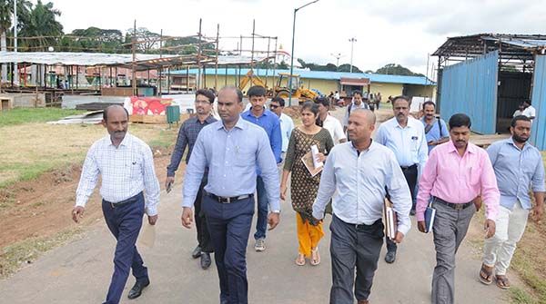 ದಸರಾ ವಸ್ತು ಪ್ರದರ್ಶನ ಮೈದಾನಕ್ಕೆ ಜಿಲ್ಲಾಧಿಕಾರಿ ಭೇಟಿ, ಪರಿಶೀಲನೆ